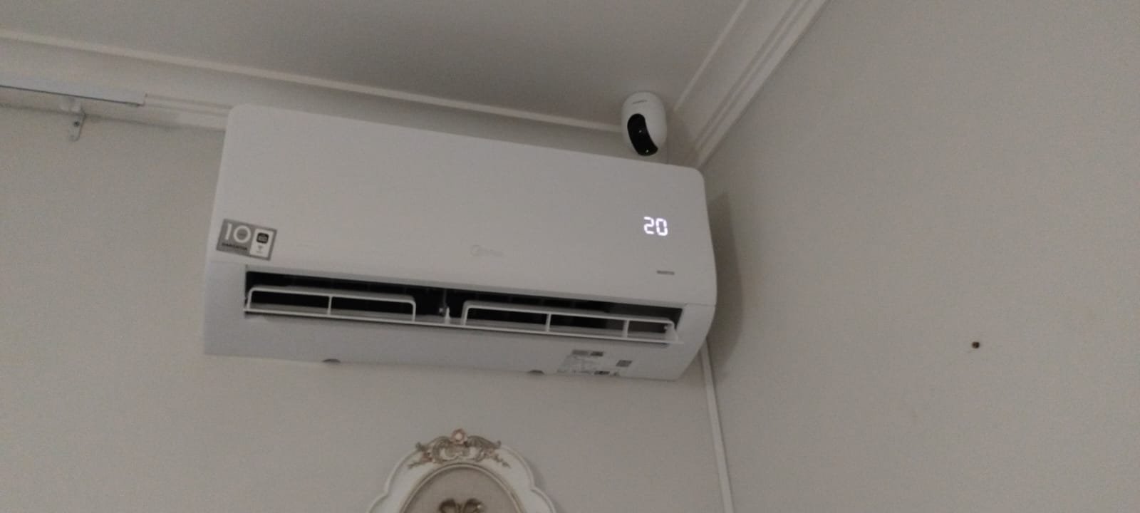 Ar-condicionado split instalado por técnicos da AFL em ambiente residencial
